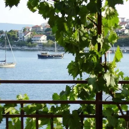 In Okrug Gornji With Sea View, Balcony, Air Conditioning, Wifi 5106-1 Trogir